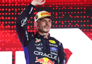 VIDEO | Verstappen heerst in Singapore ondanks problemen met boordradio | GPFans Raceday
