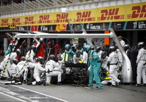 Mercedes over de chaotische pitstop: 'Moesten ineens plan volledig omgooien'