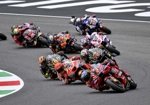 Hoe laat begint de TT van Assen en waar is de race live te zien?