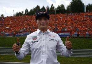 Verstappen bezoekt Oranje-fans in Oostenrijk: "Het geeft me kippenvel!"