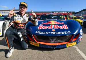 Red Bull-junior Coronel leidt Ginetta-kampioenschap na 'pittige' dubbelzege in seizoensopener