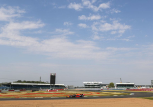Eerste vrije training Britse GP: Verstappen deelt flinke dreun uit aan Hamilton