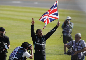 Hamilton over uitgebreid juichen op Silverstone: "Ik ga mijn emoties niet verbergen"