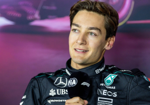 Russell riskeert FIA-straf na vloekende taal tijdens stroomuitval: "Authentiek, maar irritant"