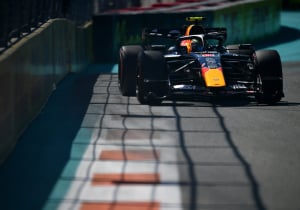 Hadjar en Gasly crashen in openingsfase GP Miami, koprol zorgt voor safety car