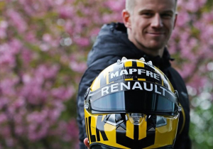 Ricciardo and Hulkenberg's #Race1000 lids are pretty epic
