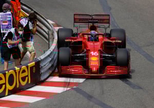 Leclerc verliest pole position mogelijk aan Verstappen na crash: "Ben hier altijd ongelukkig"