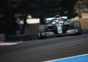 Hamilton destroys rivals for French GP win