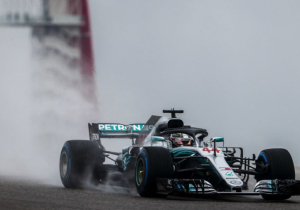 1e vrije training VS: Hamilton de snelste op kletsnatte baan