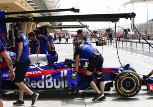 IN BEELD: Teams maken zich op voor de eerste vrije training