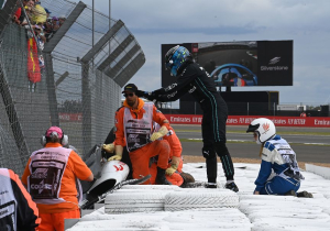 Russell vertelt over zware crash Zhou: "Afschuwelijke plek om je in te bevinden"