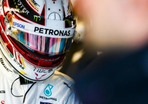 2e vrije training VS: Hamilton snelste in kletsnatte en korte sessie