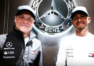 VIDEO: Hamilton en Bottas openen Mercedes-winkel in Shanghai