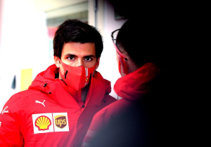 Hamilton Mercedes dominance "impossible" to judge - Sainz