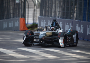Evans van laatste naar eerste en wint São Paulo E-Prix na koprol van Wehrlein