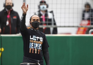 Hamilton vertelt over actie met shirts: "Gesprek over racisme en diversiteit gaande houden"