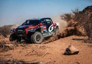 Dakar 2025: Jongste winnaar ooit in Etappe 3, FIA onderzoekt Loeb na koprol