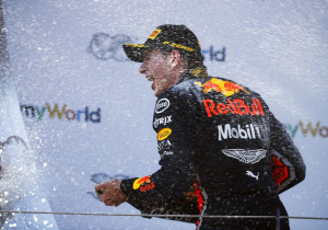 Zo ziet de speciale Oostenrijk-helm van Verstappen eruit dit weekend