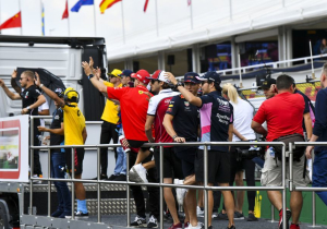 De coureurs maken zich klaar voor de Grand Prix van Hongarije