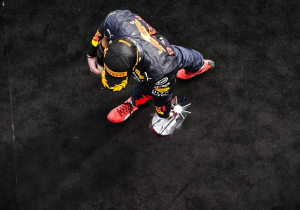 Max Verstappen in actie tijdens de virtuele 12 uur van Bathurst