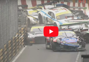 VIDEO: MEGA-crash bij de FIA GT World Cup in Macau