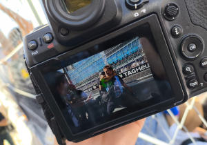 'F1-fotograaf hardhandig in nekklem genomen door beveiliging op Madring'