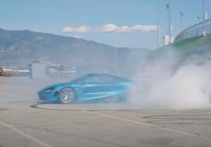 VIDEO: Ricciardo en Button hebben de grootste lol op de kartbaan