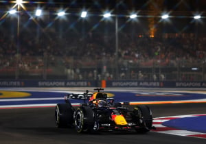 Verstappen pakt pole voor sprintrace Singapore, maar krijgt mogelijk nog gridstraf