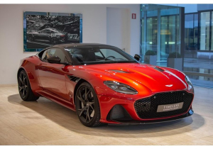 Voormalige Aston Martin DBS Superleggera van Verstappen te koop in Nederland