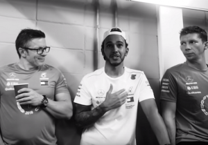VIDEO: De prachtige speech van Hamilton in de fabriek van Mercedes