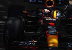 Verstappen domineert eerste vrije training in Barcelona, De Vries knap vierde