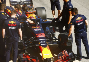 Verstappen over stilvallen tijdens testdag: "Probleem met de batterij"