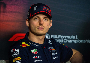 Verstappen dolt op persconferentie Australië: "Mag ik dat zeggen?"