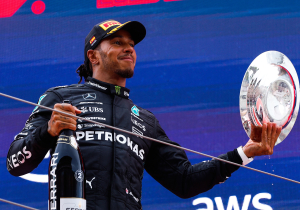 Mercedes chief says Hamilton title out of driver's hands