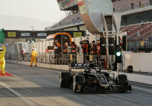 Haas plaatst eerbetoon aan Charlie Whiting op auto's