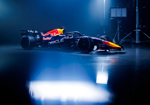Red Bull onthult de daadwerkelijke RB22-bolide voor testdagen in Barcelona