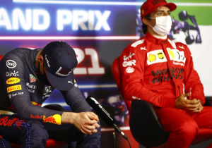 Verstappen geflankeerd door oud-teamgenoten tijdens persconferentie
