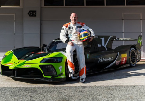 Villeneuve targets Triple Crown glory