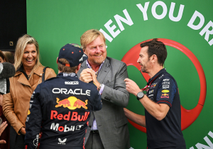 Willem-Alexander ziet Verstappen winnen in Zandvoort: "Maar wie de echte koning is?"