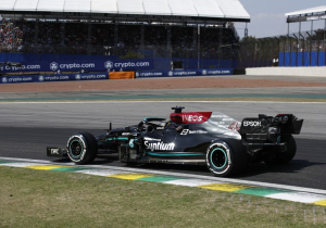 Mercedes tast in het duister over achtervleugel Hamilton: 'Werd eerder wel goedgekeurd'