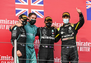 Hamilton verrast door afwezigheid Wolff: "Dacht dat hij daarom vooraan stond"