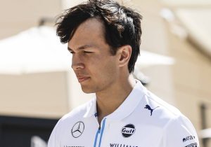 Albon wilde niet wachten op stoeltje Red Bull: 'Er is er maar één vrij - en dat is bij Mercedes'