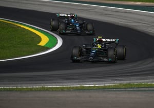 Hakkinen gist naar Mercedes-situatie: "Groot vraagteken rondom het team"