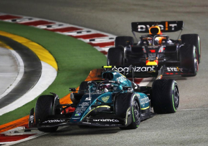 Vettel blij met achtste plek in Singapore: "Verstappen schoot me als een pijl voorbij"