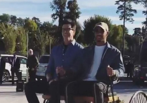 Hamilton rijdt samen met Toto Wolff in 's werelds oudste Mercedes