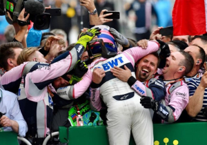 IN BEELD: Force India viert de podiumplek van Perez