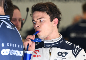 Nyck de Vries causes qualifying RED FLAG with major shunt