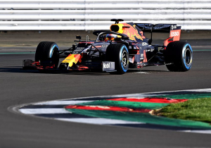 De officiële beelden van Max Verstappen in actie op Silverstone