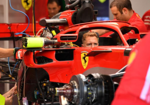 Arrivabene heeft cadeau voor Vettel: 'Misschien moeten we hem elleboogbeschermers geven'