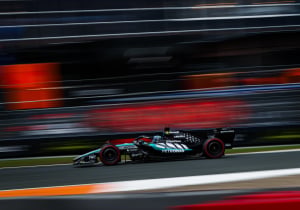 Russell stelt pole veilig voor Sprint, Verstappen klopt Hamilton voor plek zes